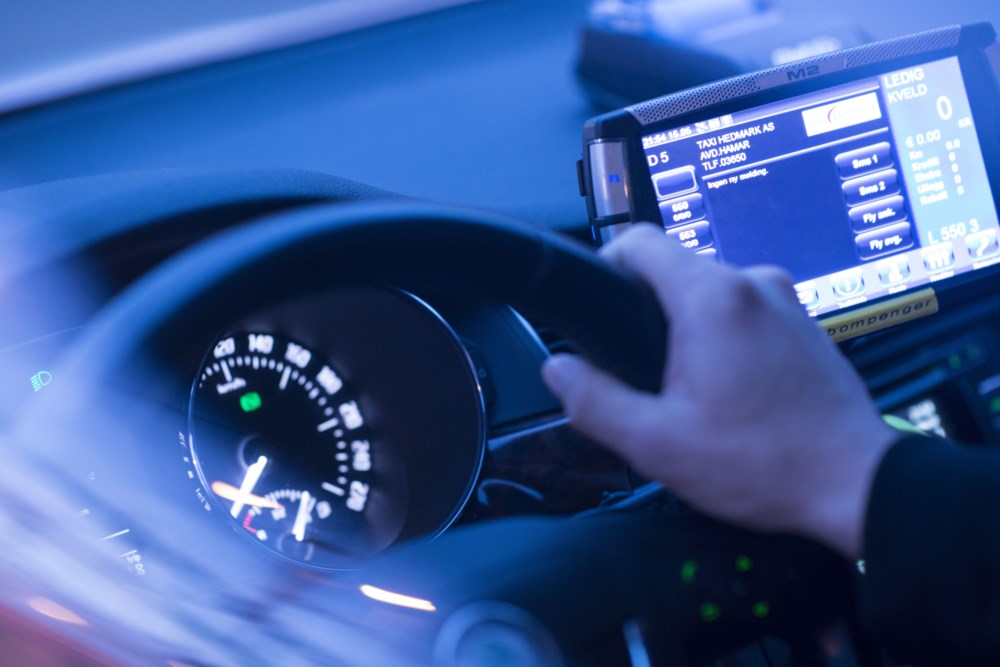 Nærbilde av dashboardet i en bil