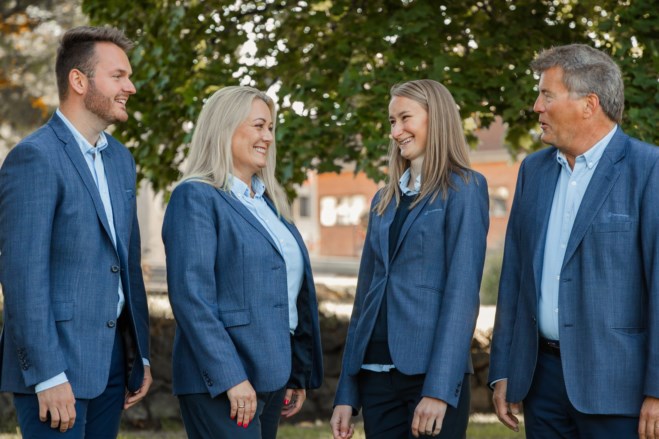 Chris Robin, Anita, Lotte og Bernhard i HjartdalBanken