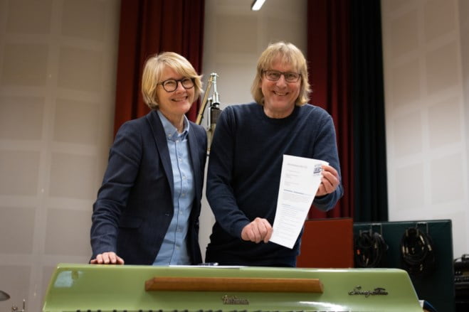 Åse Kjersti Øverdal og Jostein Forsberg smiler til kamera
